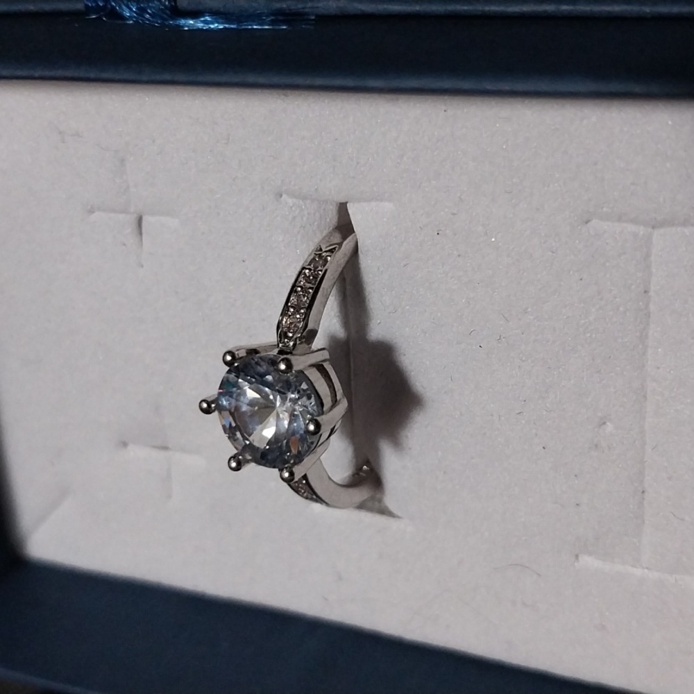 Silver And White Solitaire Ring With Sparkling Si… - image 2